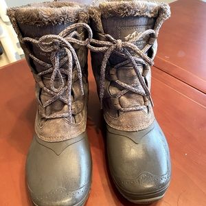 The North Face Boots 9.5 gray, waterproof